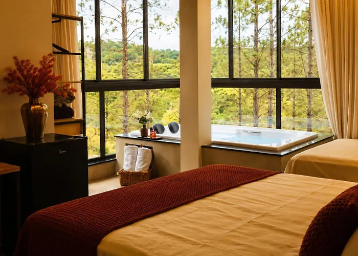 Pousada com piscina, jacuzzi e com vista em Capitólio - Casa Decore